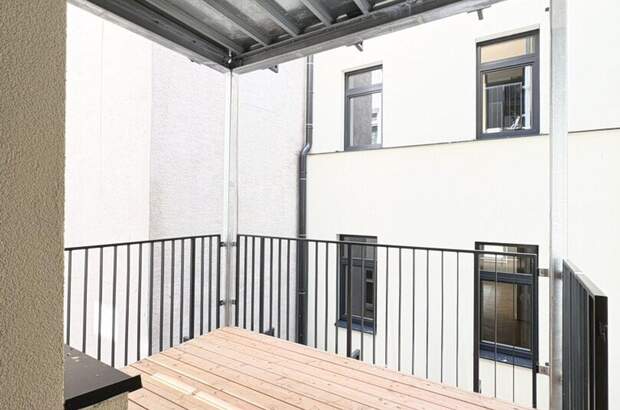 Altbauwohnung mit Balkon kaufen in 1150 Wien (Bild 2)