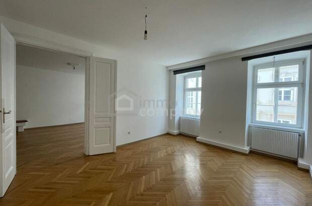 Altbauwohnung mit Balkon kaufen in 2700 Wiener Neustadt (Bild 1)