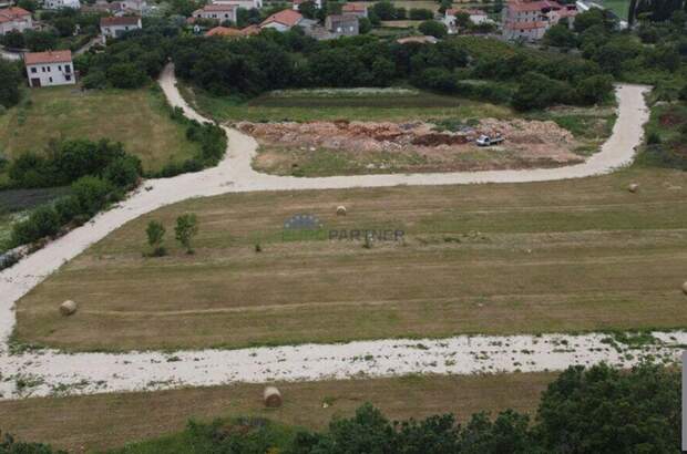 Gewerbeobjekt kaufen in 52210 Rovinj (Bild 1)