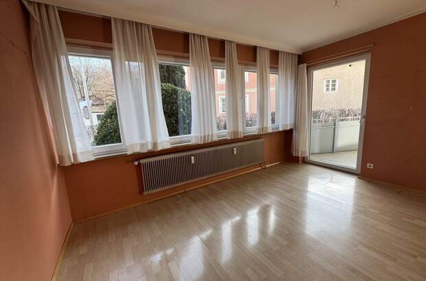 Altbauwohnung mit Balkon kaufen in 6060 Hall (Bild 1)