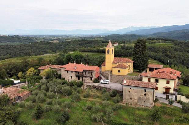 Haus mit Garten kaufen in 34070 Dolegna del Collio (Bild 1)
