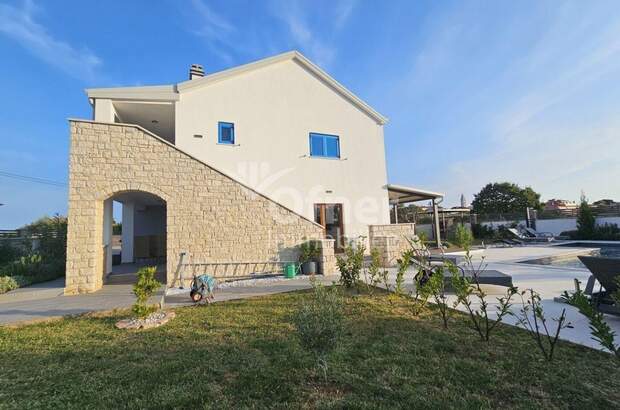 Haus kaufen in 52440 Porec (Bild 2)