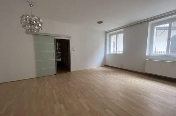 Altbauwohnung mit Balkon mieten in 8020 Graz (Bild 1)