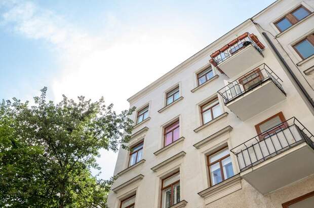 Altbauwohnung mit Balkon kaufen in 1070 Wien