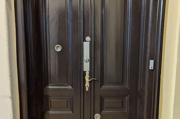 Altbauwohnung mit Balkon kaufen in 1150 Wien (Bild 2)