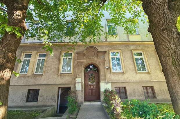 Altbauwohnung mit Balkon kaufen in 1130 Wien (Bild 1)