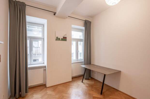 Altbauwohnung mit Balkon kaufen in 1070 Wien (Bild 1)