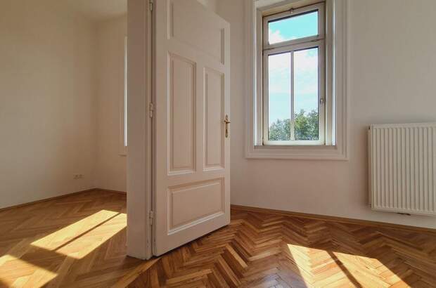 Altbauwohnung mit Balkon kaufen in 1130 Wien (Bild 2)