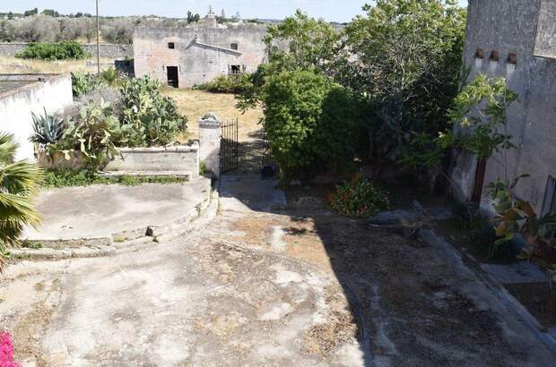 Haus mit Garten kaufen in 73010 Porto Cesareo (Bild 2)