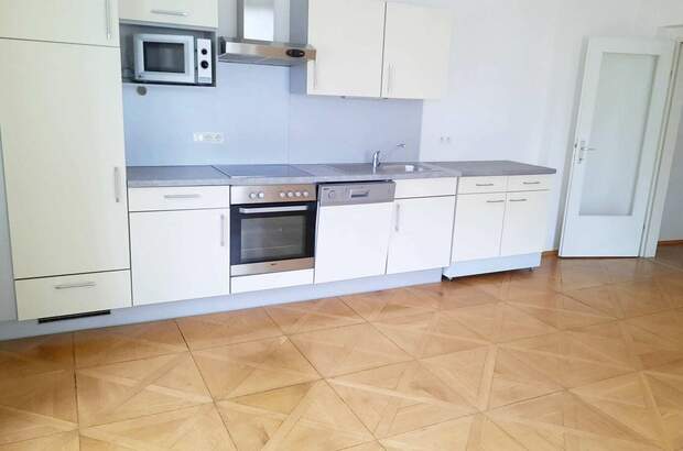 Altbauwohnung mit Balkon mieten in 8010 Graz (Bild 1)