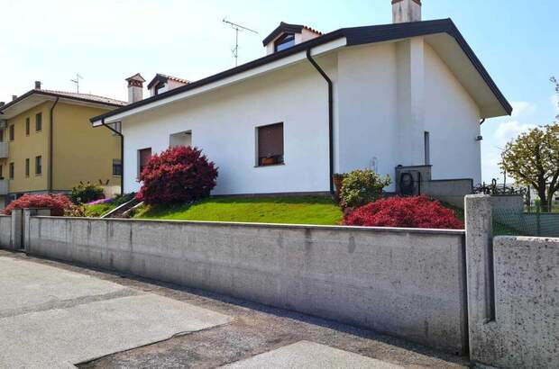 Haus mit Garten kaufen in 33100 Udine (Bild 2)