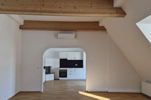 Altbauwohnung mit Balkon mieten in 1080 Wien