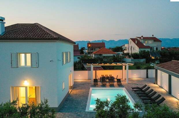 Haus mit Garten kaufen in 23000 Zadar (Bild 1)
