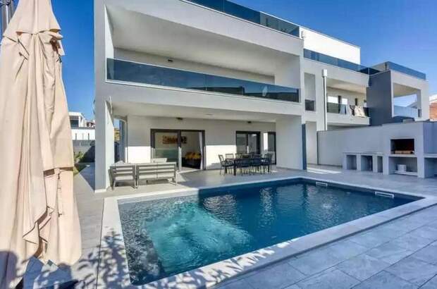 Haus kaufen in 52440 Porec (Bild 1)