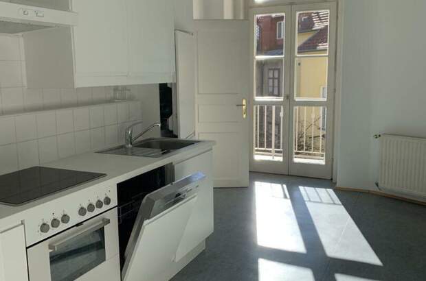 Altbauwohnung mit Balkon mieten in 8010 Graz (Bild 2)