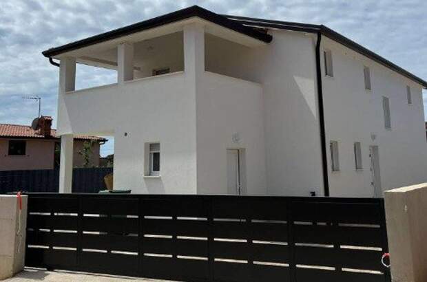 Haus kaufen in 52466 Novigrad (Bild 1)