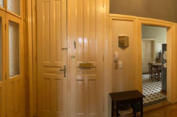Altbauwohnung mit Balkon mieten in 1010 Wien (Bild 2)