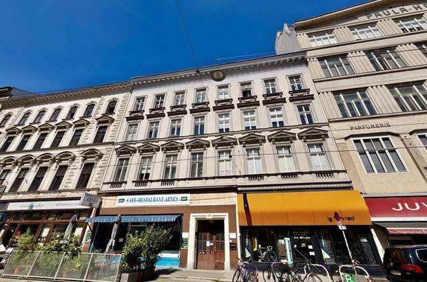Altbauwohnung mit Balkon kaufen in 1070 Wien (Bild 2)