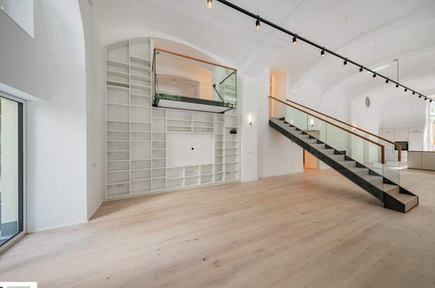 Altbauwohnung mit Balkon kaufen in 1040 Wien (Bild 1)