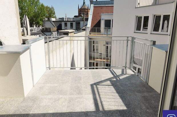 Altbauwohnung mit Balkon mieten in 1070 Wien