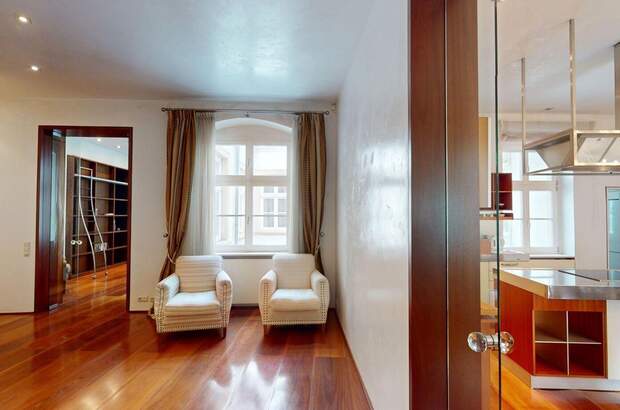 Altbauwohnung mit Balkon kaufen in 1010 Wien (Bild 2)