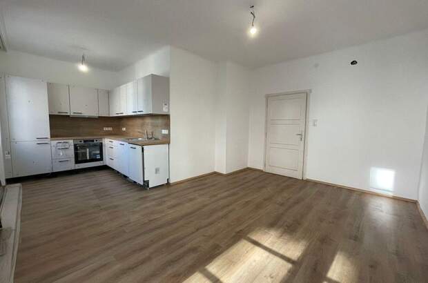 Altbauwohnung mit Balkon mieten in 5020 Salzburg (Bild 1)