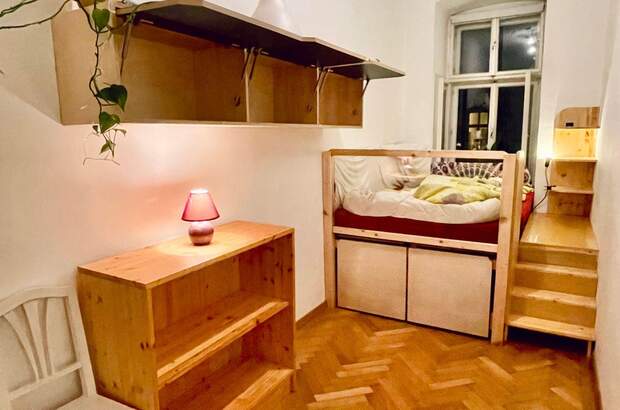 Altbauwohnung mit Balkon mieten in 1090 Wien (Bild 1)