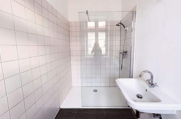 Altbauwohnung mit Balkon kaufen in 1170 Wien (Bild 3)