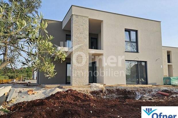 Haus kaufen in 52440 Porec (Bild 1)