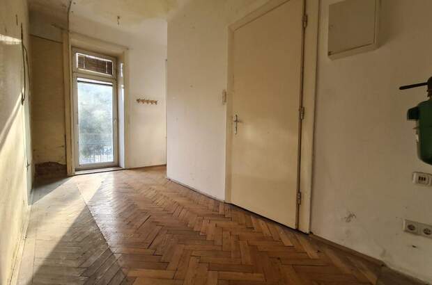 Altbauwohnung mit Balkon kaufen in 1130 Wien (Bild 4)