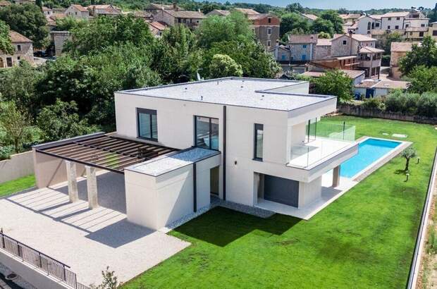 Haus kaufen in 52440 Porec (Bild 1)