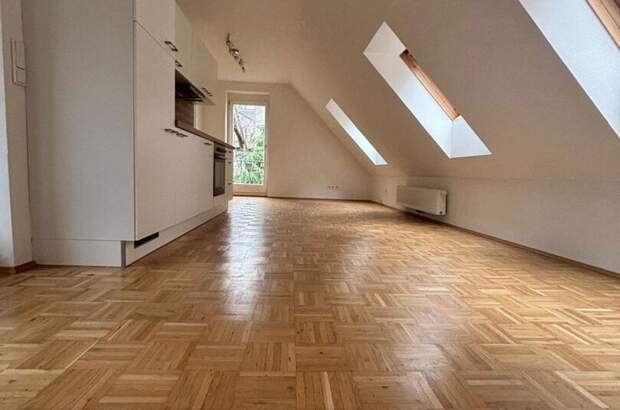 Altbauwohnung mit Balkon mieten in 8020 Graz (Bild 3)