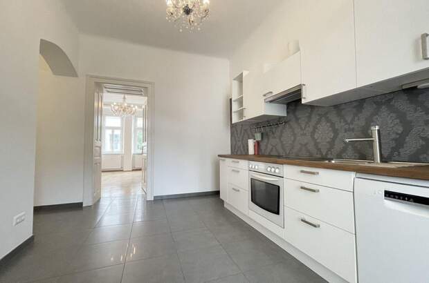 Altbauwohnung mit Balkon kaufen in 8020 Graz (Bild 1)