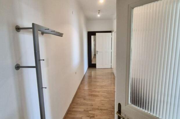 Altbauwohnung mit Balkon mieten in 8010 Graz (Bild 2)