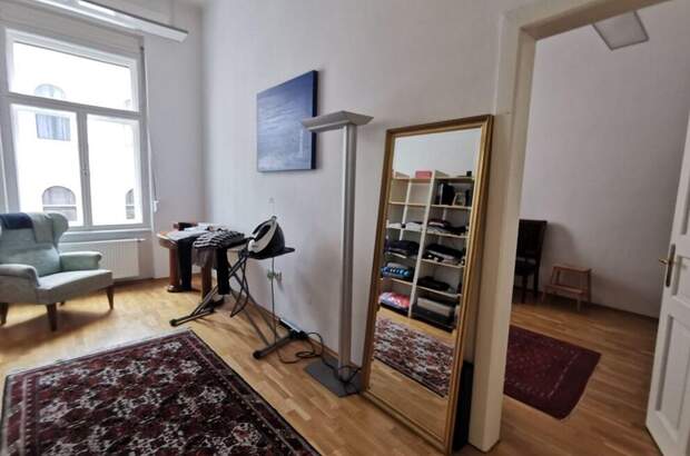 Altbauwohnung mit Balkon mieten in 8010 Graz (Bild 2)