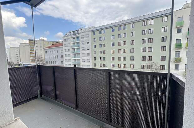 Altbauwohnung mit Balkon kaufen in 1200 Wien (Bild 2)