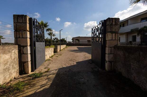 Gewerbeobjekt kaufen in 73100 Santa Maria al Bagno (Bild 2)