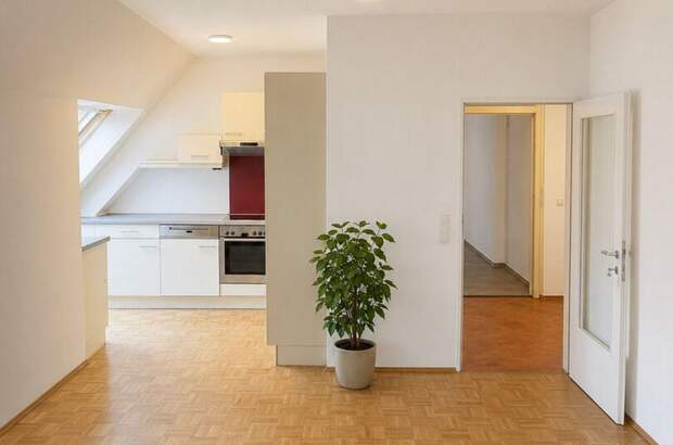 Altbauwohnung mit Balkon kaufen in 8020 Graz (Bild 2)