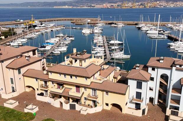 Wohnung mit Balkon kaufen in 34015 Muggia (Bild 2)