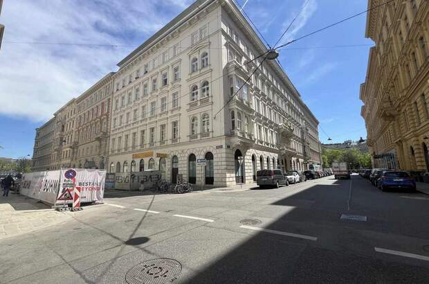 Altbauwohnung kaufen in 1010 Wien (Bild 2)