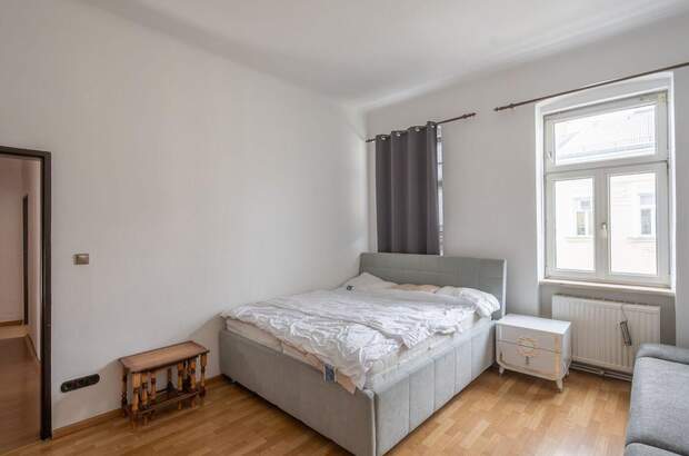 Altbauwohnung mit Balkon kaufen in 1120 Wien (Bild 1)